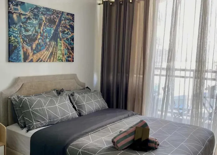 320 Santorini Staycation مانيلا